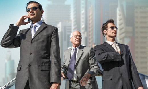 ボディーガードを手配